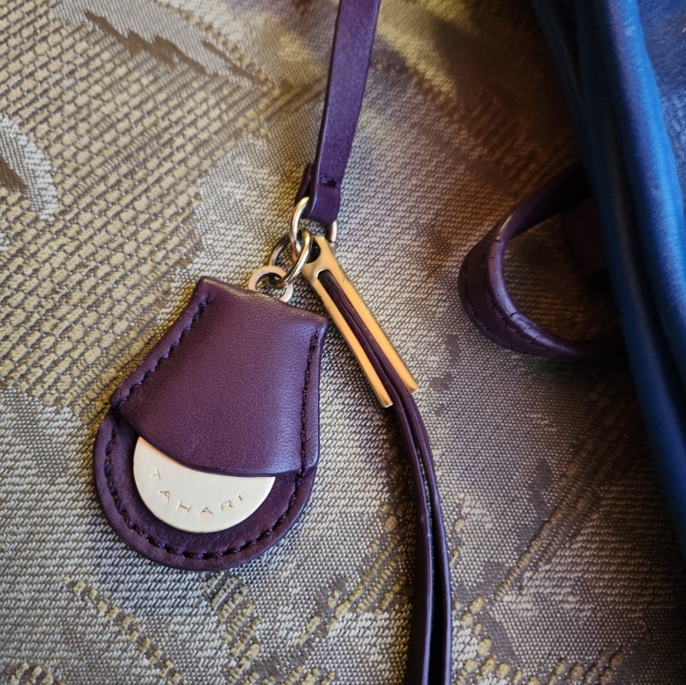 TAHARI blue leather crossbody bag - Picture 7 of 9
